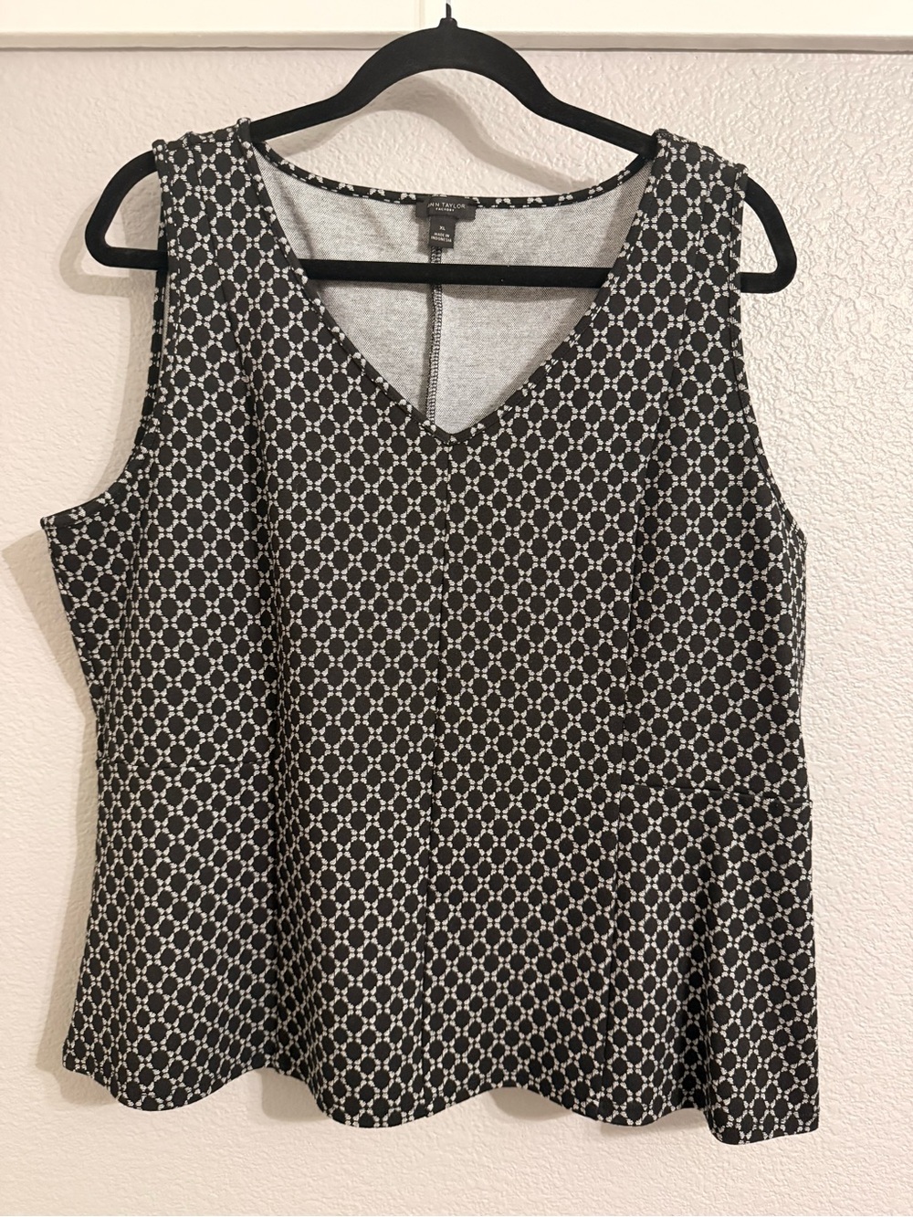 Ann Taylor Black and White Geometric V-Neck Tank Top with Peplum